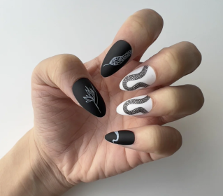 Get the Perfect Manicure with Our Stunning Collection of Women's Fake Nails (Type: Black & White Snakes)